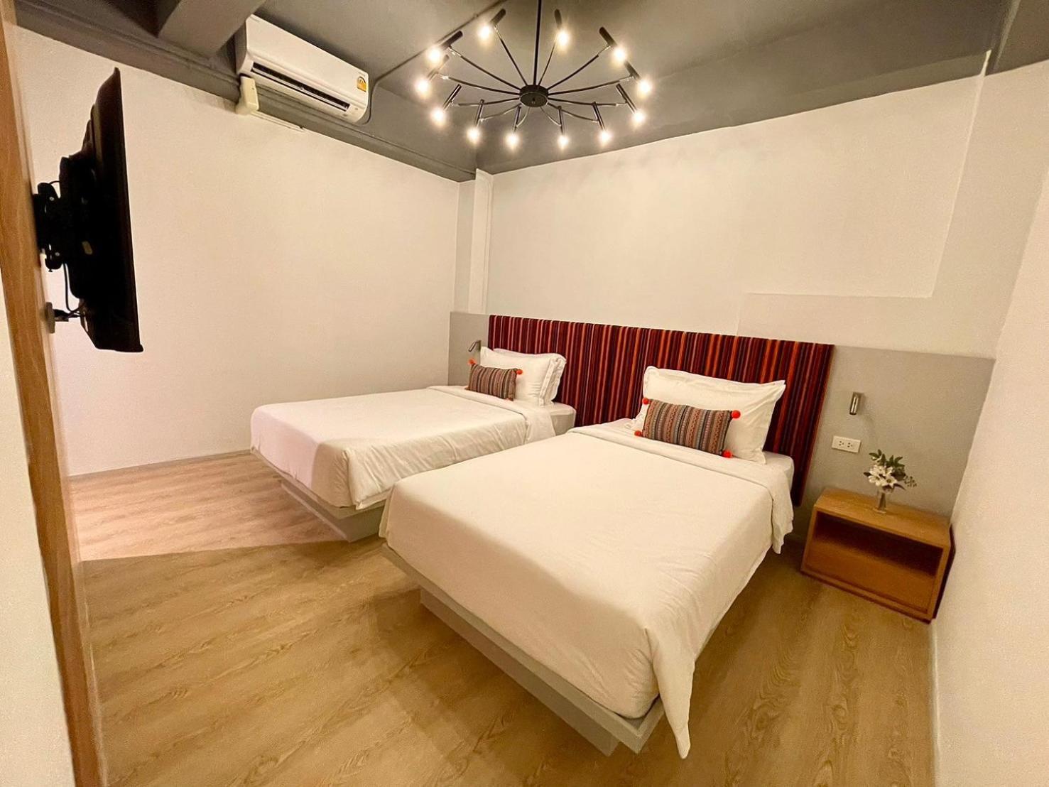 At Thaphae Hostel Chiang Mai Extérieur photo